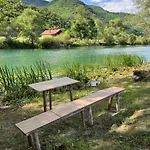 וילה Jezero-jajce