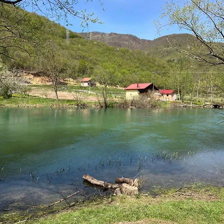 וילה Jezero-jajce